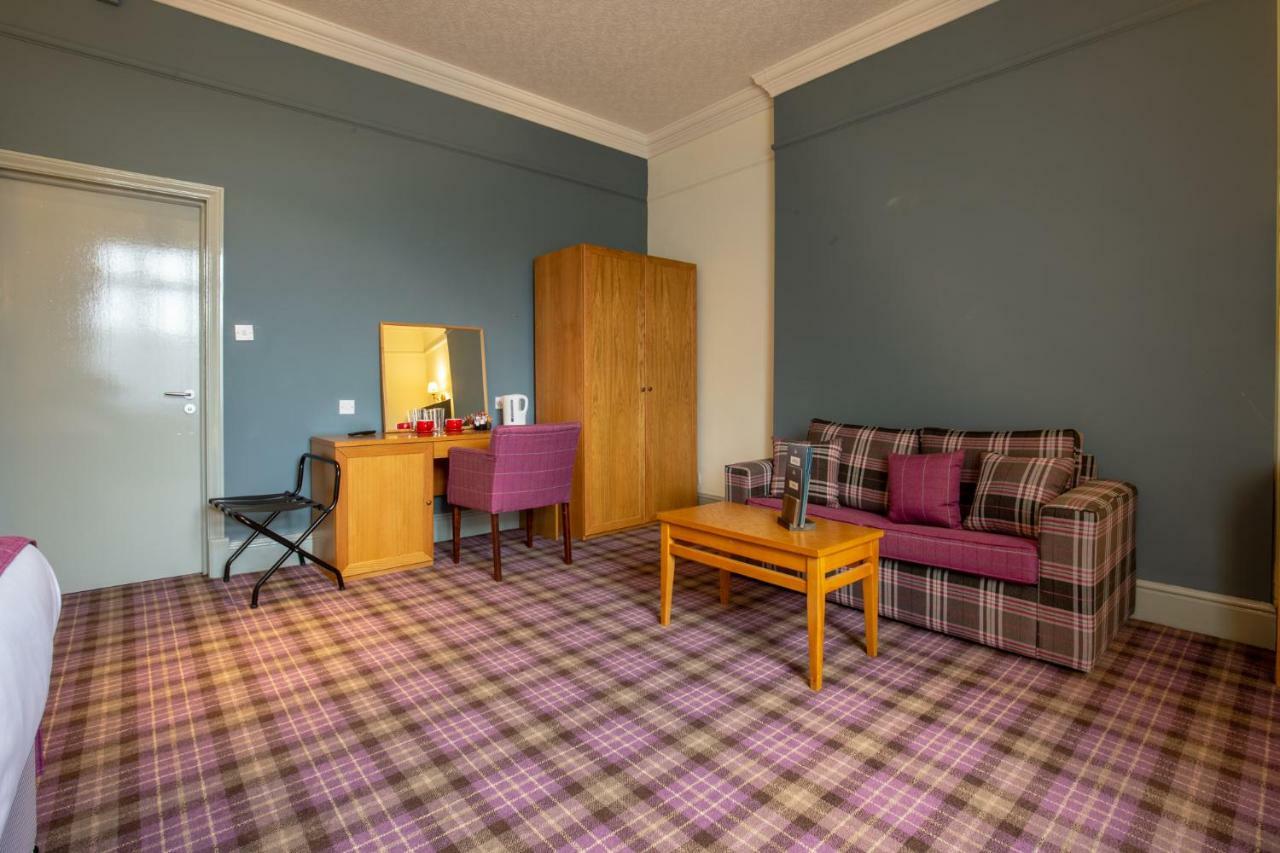 Woodthorpe Hotel Престуич Екстериор снимка