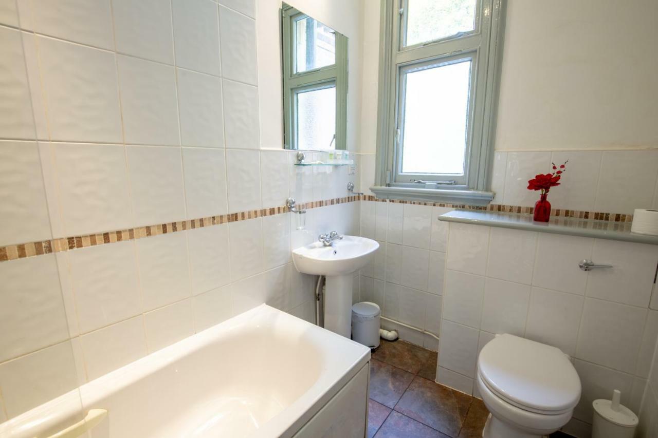 Woodthorpe Hotel Престуич Екстериор снимка