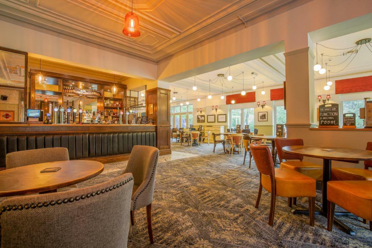 Woodthorpe Hotel Престуич Екстериор снимка